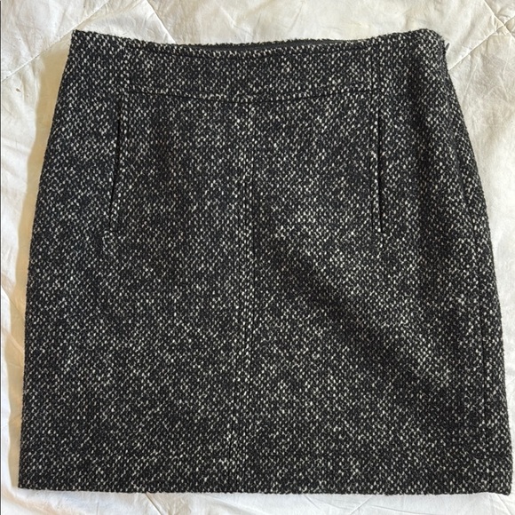 Banana Republic Dresses & Skirts - NWT Banana Republic Black and White Tweed Mini Pencil Skirt